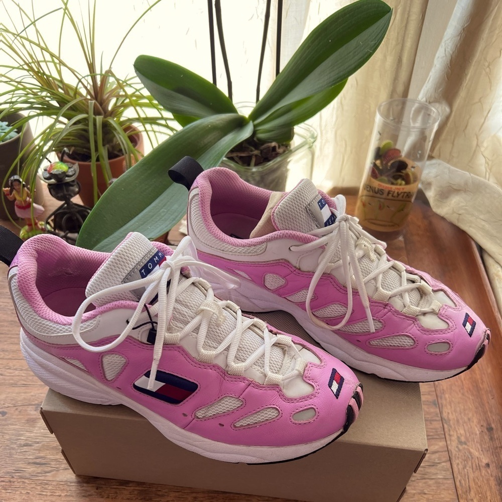 size 9, Tommy Hilfiger, pink and white, running shoes